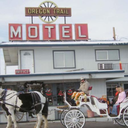 Oregon Trail Motel And Restaurant Baker City Eksteriør billede